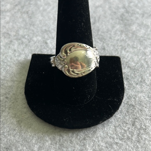 Oneida Stainless Steel Vintage-Inspired Thumb Ring - Picture 3 of 16